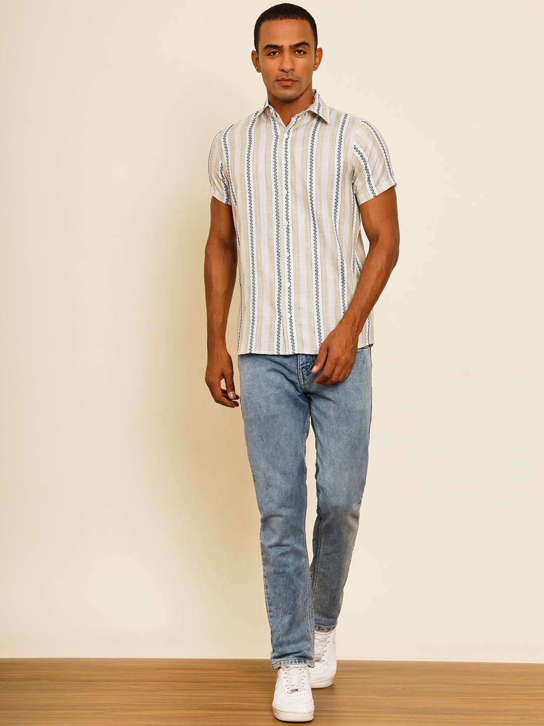 TANDUL Men Regular Fit Printed Built-up Collar Casual Shirt